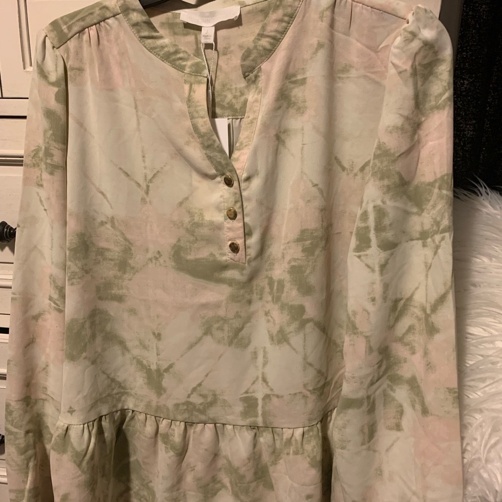 Vintage V neck blouse . Size large olive combo.